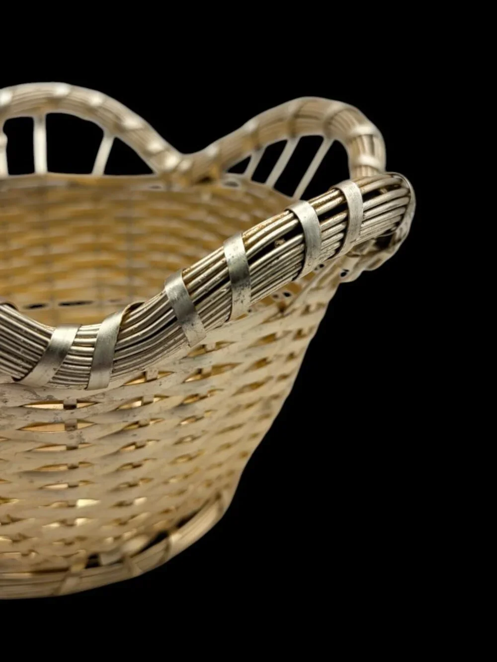 VTG Made in India Gold Tone Woven Metal Basket Scalloped